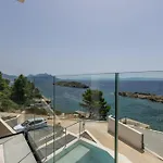 Villa Beachfront Luxury Luce, Featuring A Heated Pool, Fitness Area, And Sauna *