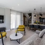 Beachfront Luxury Luce, Featuring A Heated Pool, Fitness Area, And Sauna *