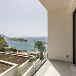 Beachfront Luxury Luce, Featuring A Heated Pool, Fitness Area, And Sauna Potomje