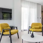 Villa Beachfront Luxury Luce, Featuring A Heated Pool, Fitness Area, And Sauna *