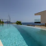 Villa Beachfront Luxury Luce, Featuring A Heated Pool, Fitness Area, And Sauna *