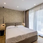 Beachfront Luxury Luce, Featuring A Heated Pool, Fitness Area, And Sauna *