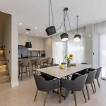 Beachfront Luxury Luce, Featuring A Heated Pool, Fitness Area, And Sauna Villa *