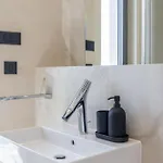 Villa Beachfront Luxury Luce, Featuring A Heated Pool, Fitness Area, And Sauna Potomje