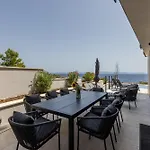 Beachfront Luxury Luce, Featuring A Heated Pool, Fitness Area, And Sauna Potomje