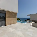 Beachfront Luxury Luce, Featuring A Heated Pool, Fitness Area, And Sauna * Potomje