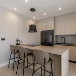Villa Beachfront Luxury Luce, Featuring A Heated Pool, Fitness Area, And Sauna *