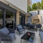 Beachfront Luxury Luce, Featuring A Heated Pool, Fitness Area, And Sauna *