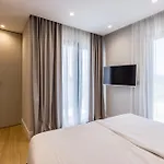Beachfront Luxury Luce, Featuring A Heated Pool, Fitness Area, And Sauna *