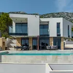 Beachfront Luxury Luce, Featuring A Heated Pool, Fitness Area, And Sauna Villa *