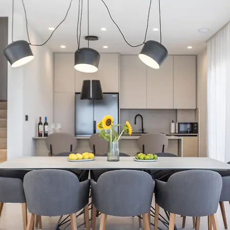 Beachfront Luxury Luce, Featuring A Heated Pool, Fitness Area, And Sauna Potomje