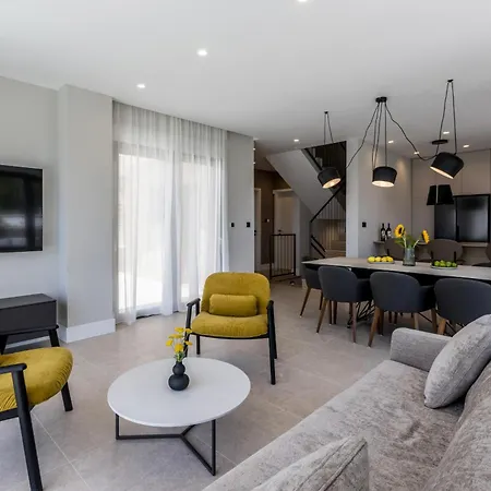 Luxury Luce, Direkt Am *