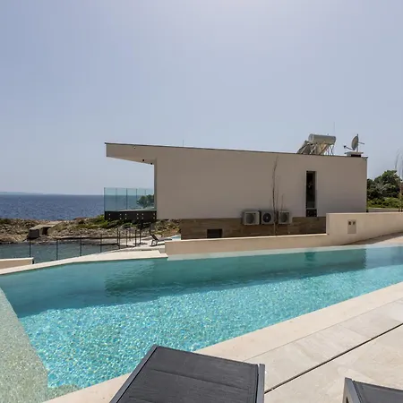 Beachfront Luxury Luce, Featuring A Heated Pool, Fitness Area, And Sauna Βίλα *