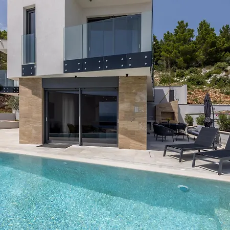 Beachfront Luxury Luce, Featuring A Heated Pool, Fitness Area, And Sauna * Potomje