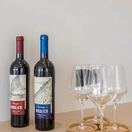 Luxury Luce, Direkt Am