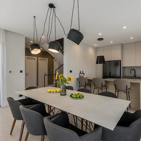 Βίλα Beachfront Luxury Luce, Featuring A Heated Pool, Fitness Area, And Sauna Potomje