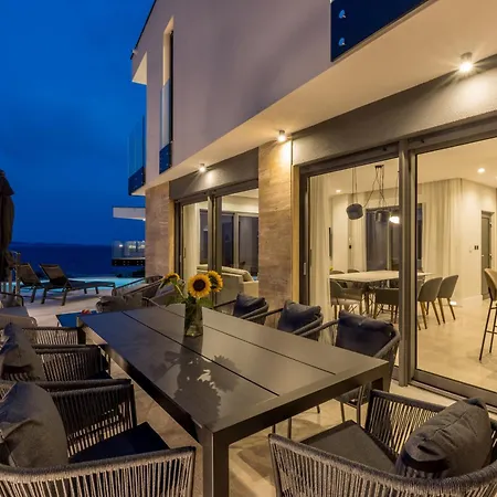 Luxury Luce, Direkt Am * Potomje