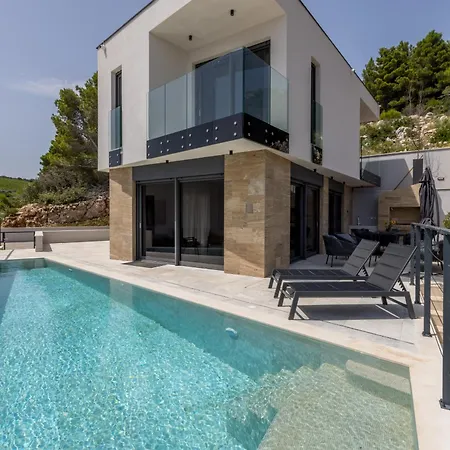 Willa Beachfront Luxury Luce, Featuring A Heated Pool, Fitness Area, And Sauna *