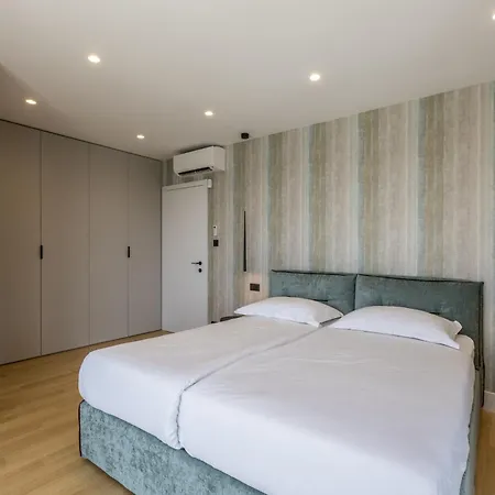 Beachfront Luxury Luce, Featuring A Heated Pool, Fitness Area, And Sauna * Potomje