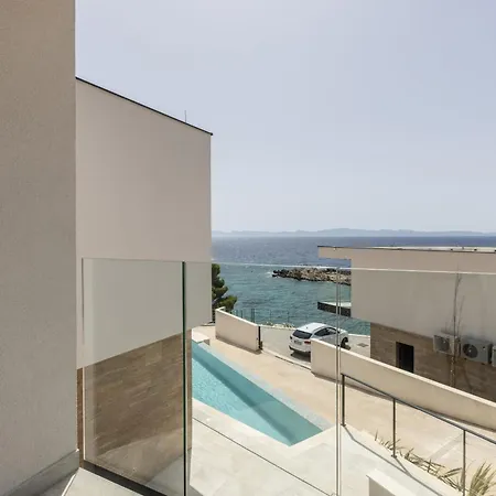 Beachfront Luxury Luce, Featuring A Heated Pool, Fitness Area, And Sauna Βίλα