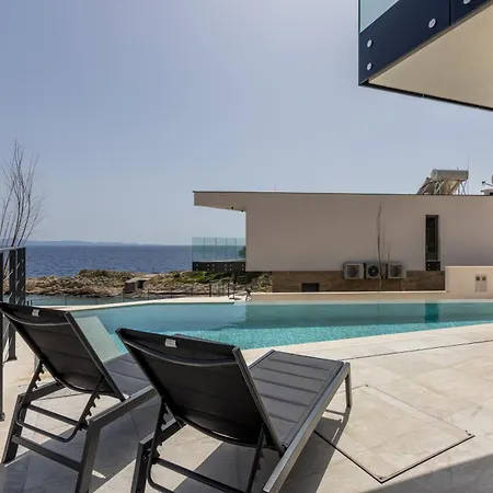 Βίλα Beachfront Luxury Luce, Featuring A Heated Pool, Fitness Area, And Sauna