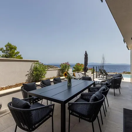 Beachfront Luxury Luce, Featuring A Heated Pool, Fitness Area, And Sauna Potomje