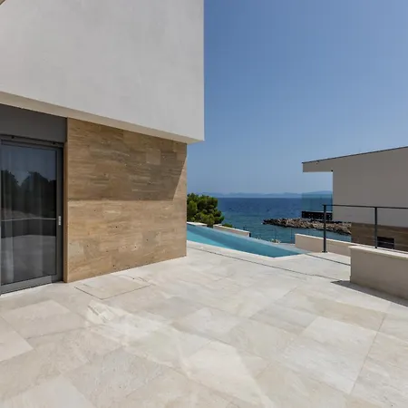 Beachfront Luxury Luce, Featuring A Heated Pool, Fitness Area, And Sauna * Potomje