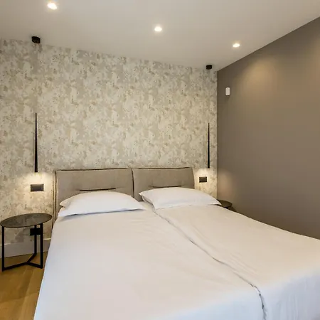 Beachfront Luxury Luce, Featuring A Heated Pool, Fitness Area, And Sauna Potomje