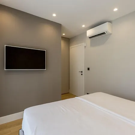 Beachfront Luxury Luce, Featuring A Heated Pool, Fitness Area, And Sauna * Potomje