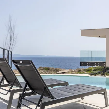Beachfront Luxury Luce, Featuring A Heated Pool, Fitness Area, And Sauna Βίλα *
