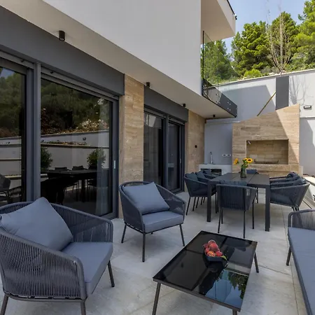 Beachfront Luxury Luce, Featuring A Heated Pool, Fitness Area, And Sauna *