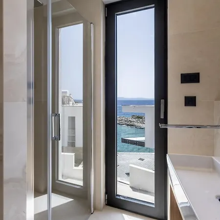 Beachfront Luxury Luce, Featuring A Heated Pool, Fitness Area, And Sauna * Potomje