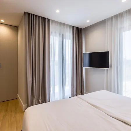 Beachfront Luxury Luce, Featuring A Heated Pool, Fitness Area, And Sauna *