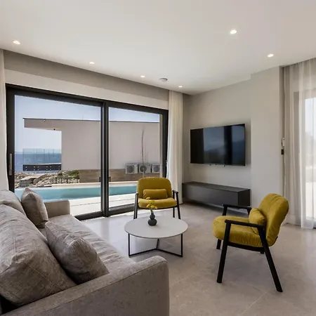 Beachfront Luxury Luce, Featuring A Heated Pool, Fitness Area, And Sauna Potomje