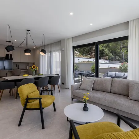 Beachfront Luxury Luce, Featuring A Heated Pool, Fitness Area, And Sauna Βίλα