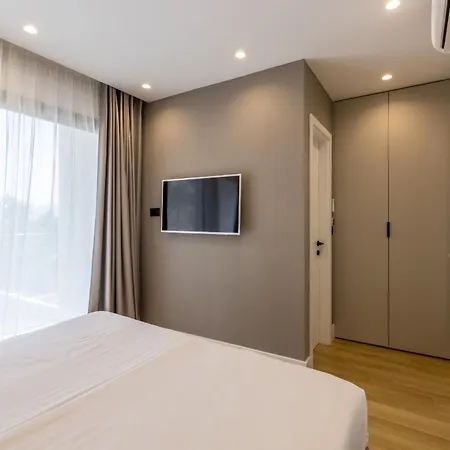 Beachfront Luxury Luce, Featuring A Heated Pool, Fitness Area, And Sauna Potomje