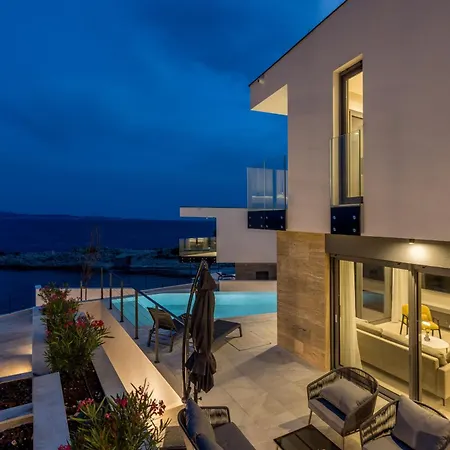 Beachfront Luxury Luce, Featuring A Heated Pool, Fitness Area, And Sauna