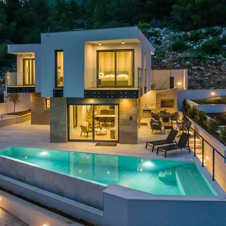 Luxury Luce, Direkt Am