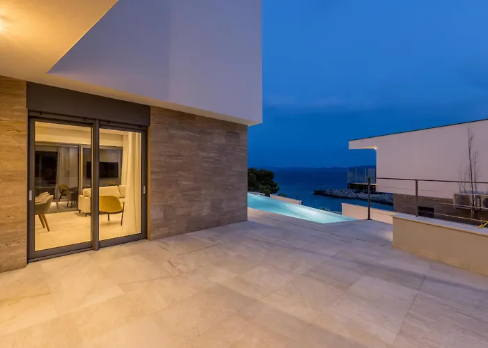 Beachfront Luxury Luce, Featuring A Heated Pool, Fitness Area, And Sauna Willa