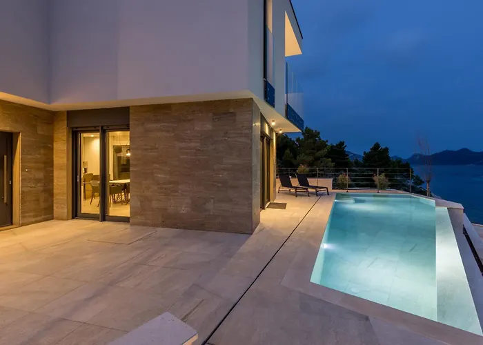 Willa Beachfront Luxury Luce, Featuring A Heated Pool, Fitness Area, And Sauna