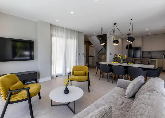 Beachfront Luxury Luce, Featuring A Heated Pool, Fitness Area, And Sauna *