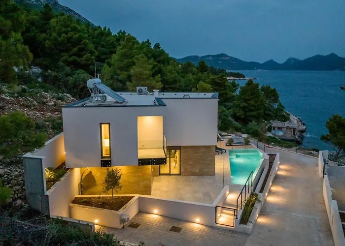 Beachfront Luxury Luce, Featuring A Heated Pool, Fitness Area, And Sauna * Potomje