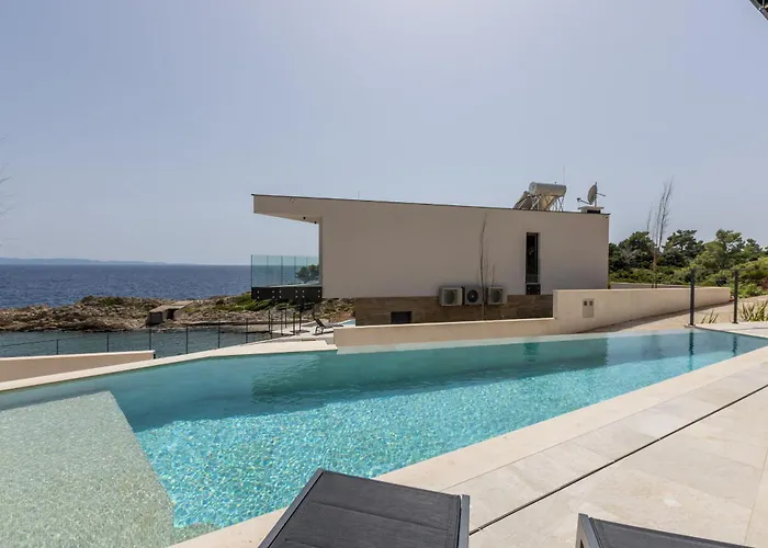 Beachfront Luxury Luce, Featuring A Heated Pool, Fitness Area, And Sauna Willa *