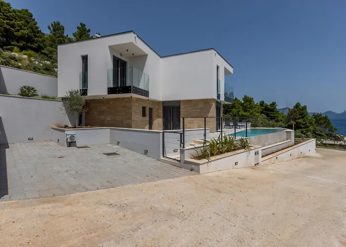 Willa Beachfront Luxury Luce, Featuring A Heated Pool, Fitness Area, And Sauna Potomje