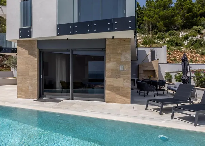 Beachfront Luxury Luce, Featuring A Heated Pool, Fitness Area, And Sauna * Potomje