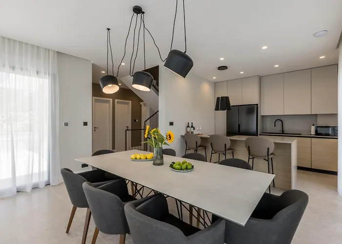 Willa Beachfront Luxury Luce, Featuring A Heated Pool, Fitness Area, And Sauna Potomje
