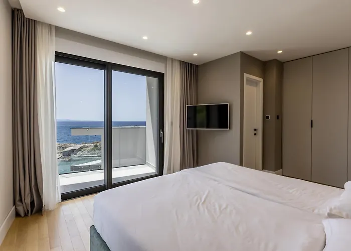 Beachfront Luxury Luce, Featuring A Heated Pool, Fitness Area, And Sauna *