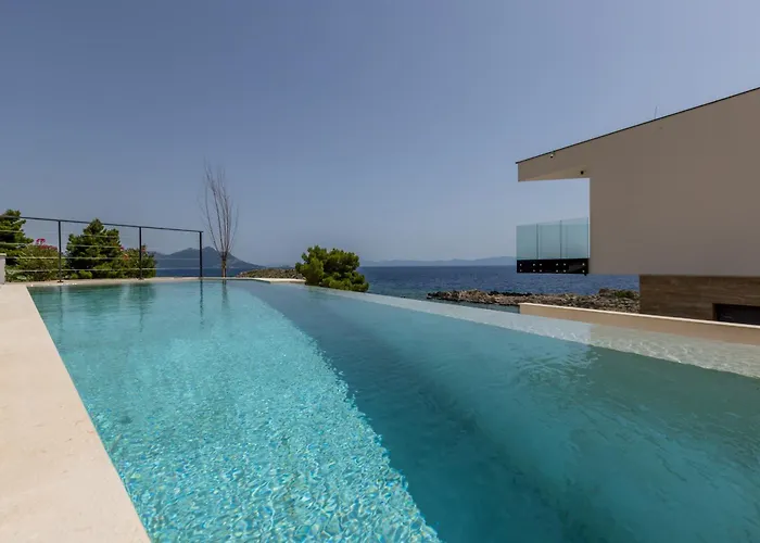 Willa Beachfront Luxury Luce, Featuring A Heated Pool, Fitness Area, And Sauna *