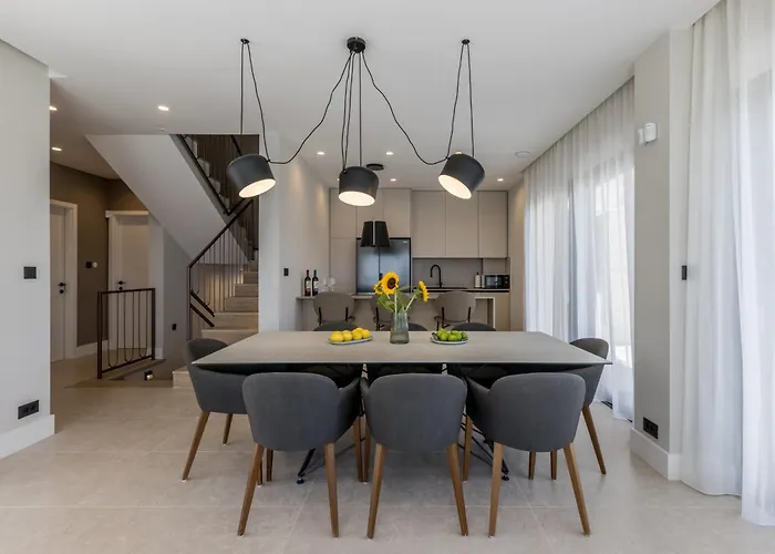Beachfront Luxury Luce, Featuring A Heated Pool, Fitness Area, And Sauna Willa
