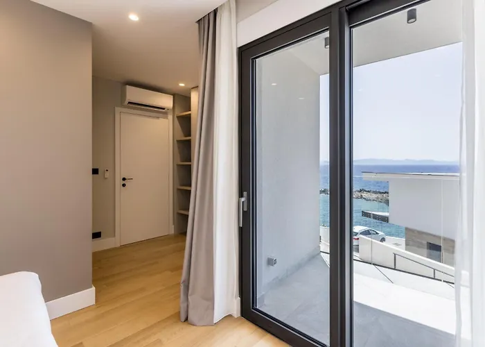 Willa Beachfront Luxury Luce, Featuring A Heated Pool, Fitness Area, And Sauna Potomje